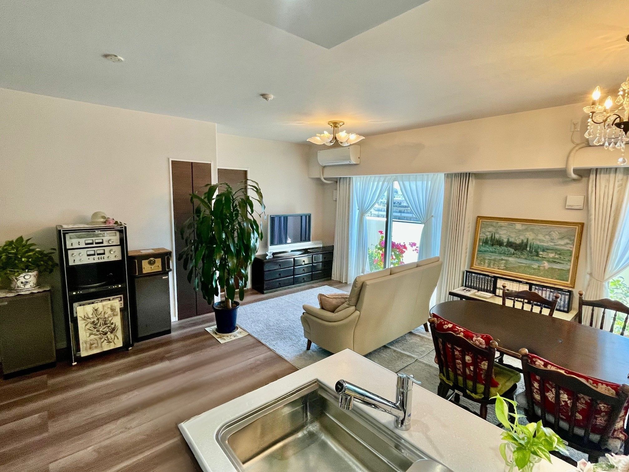 築浅・生活便利な理想空間　駐車場２台/名護為又ヴォール