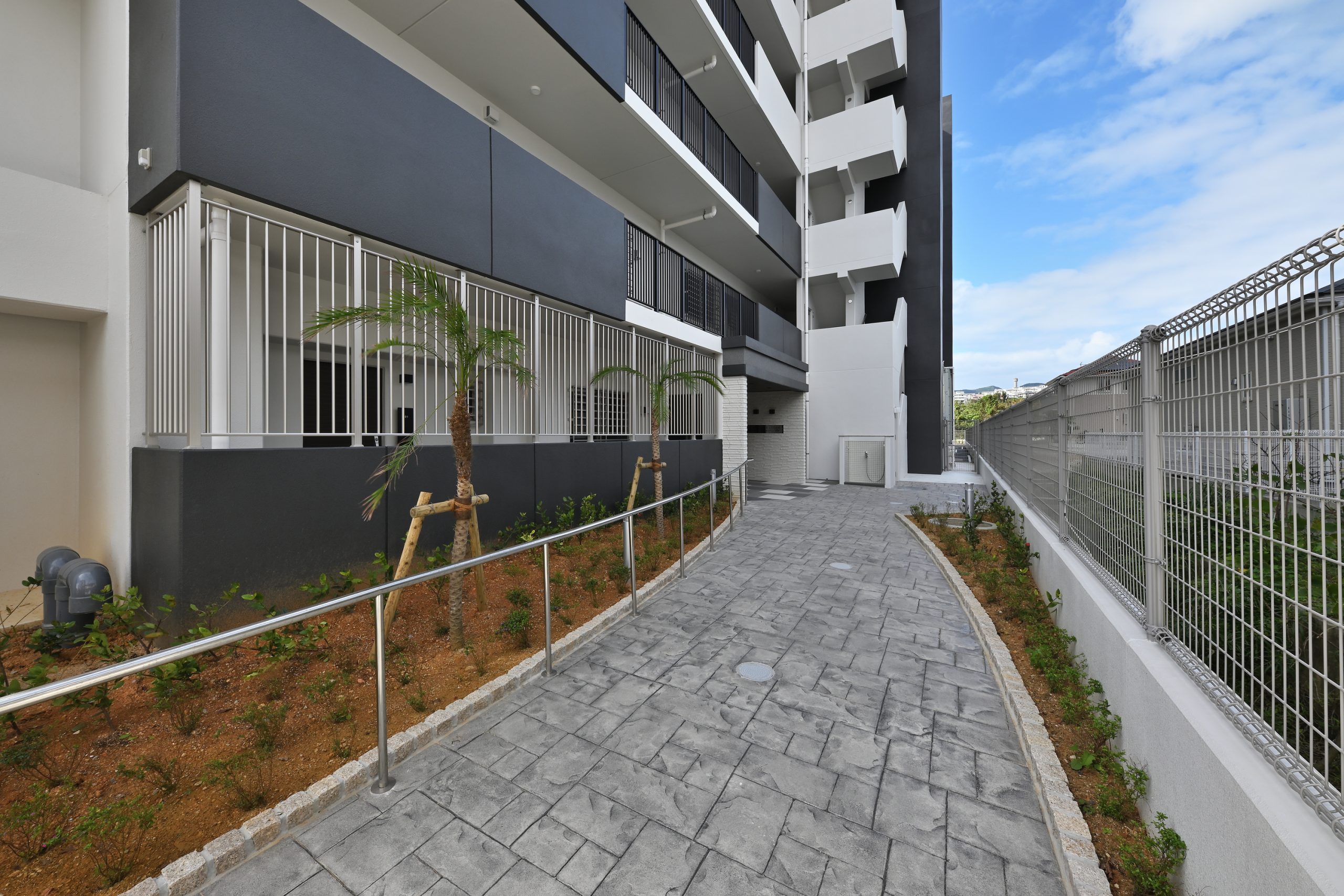 築浅・生活便利な理想空間　駐車場２台/名護為又ヴォール