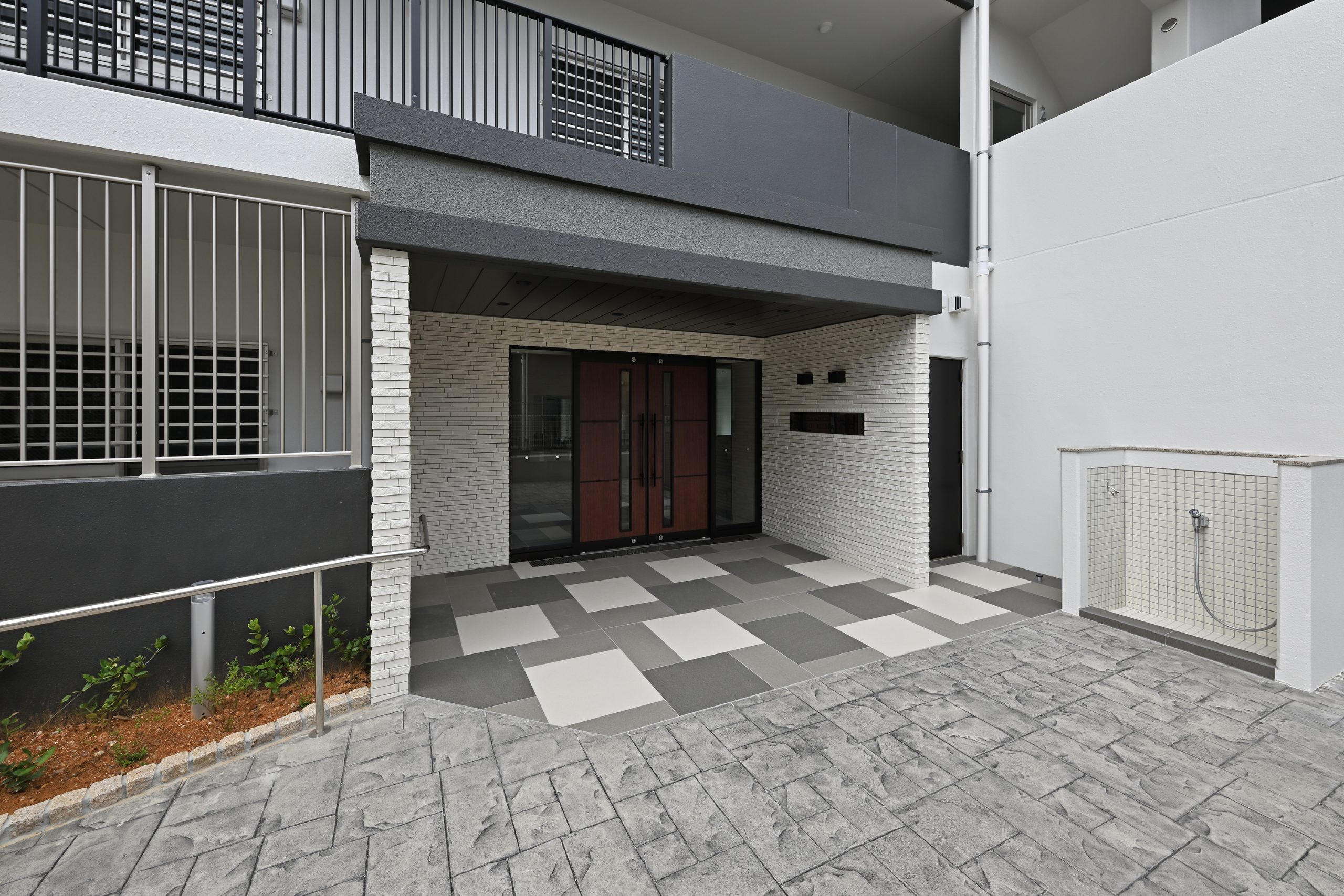 築浅・生活便利な理想空間　駐車場２台/名護為又ヴォール