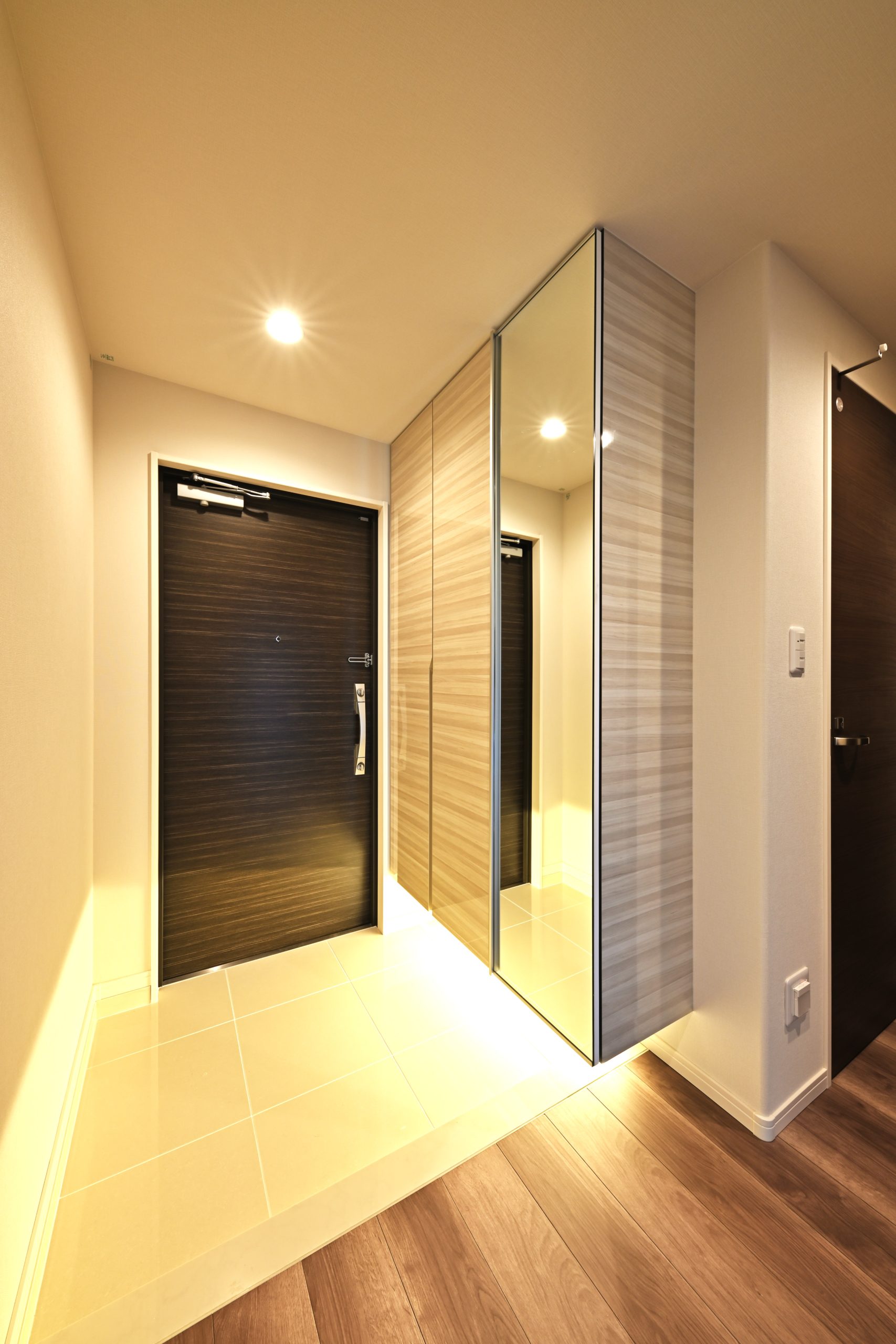 築浅・生活便利な理想空間　駐車場２台/名護為又ヴォール